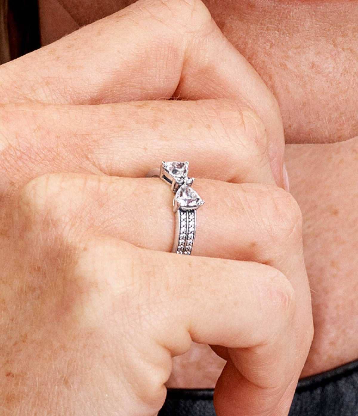 Anillo Doble Banda Lazo Brillante de Pandora