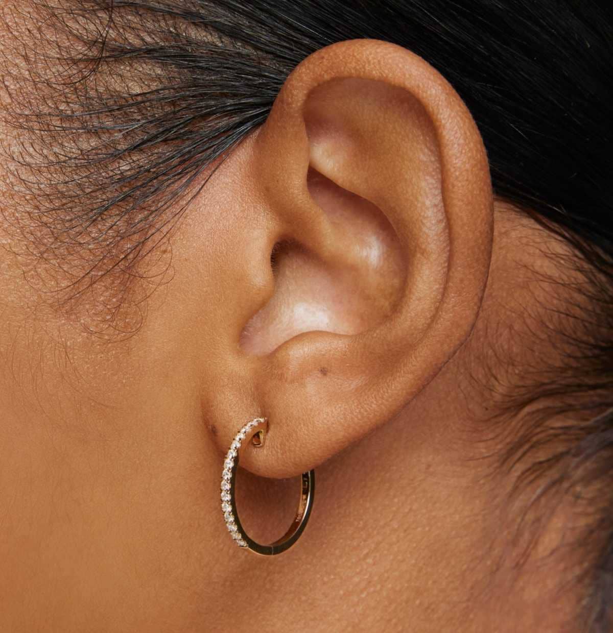 Pendientes aro cortos de oro con diamantes Les Classiques de TOUS