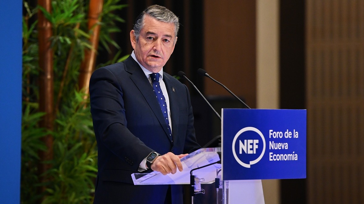 Sanz, durante su intervención en un desayuno informativo de 'Nueva Economía Fórum', en Sevilla, | Salvador López Medina