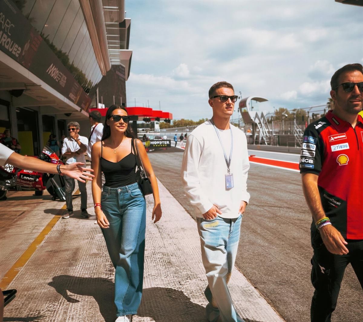 Gavi junto a Ana Pelayo