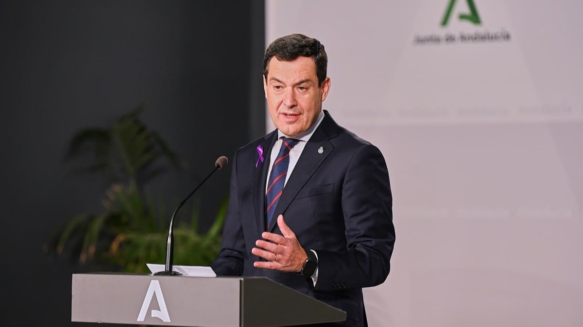 Juanma Moreno, presidente de la Junta de Andalucía, durante su intervención en el acto | Salvador López Medina