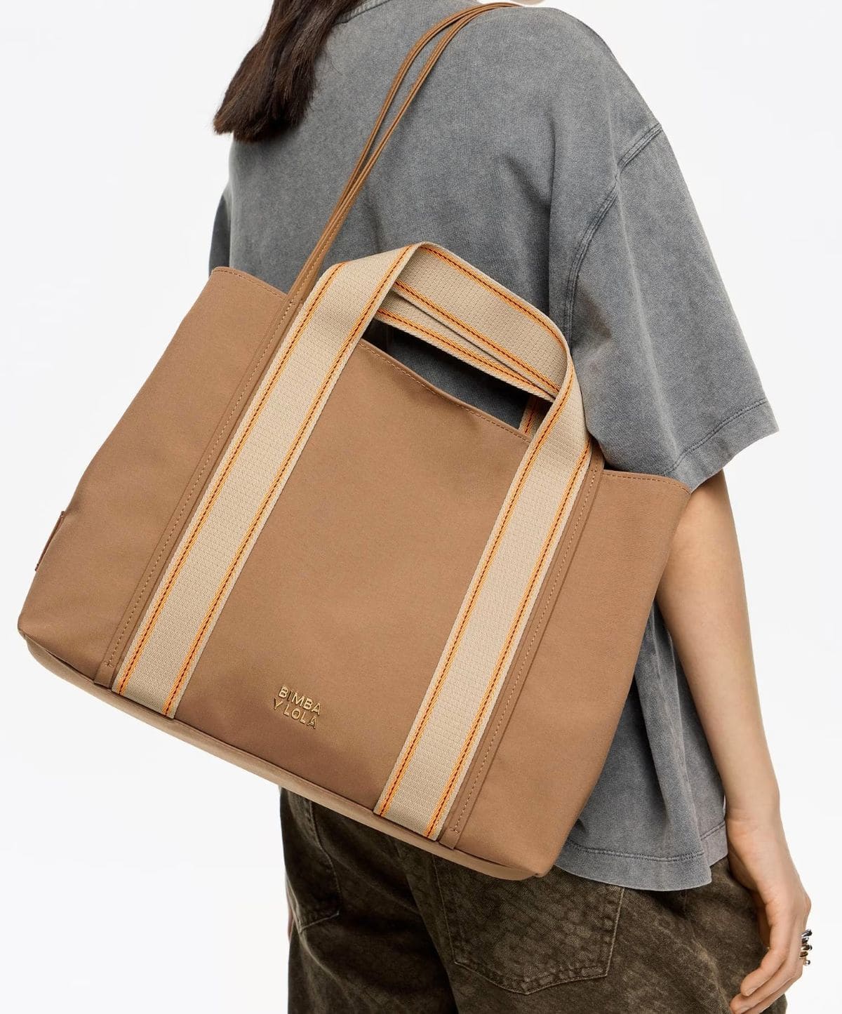 Bolso de hombro tipo shopper grande  Chihuahua Bimba y Lola de El Corte Inglés