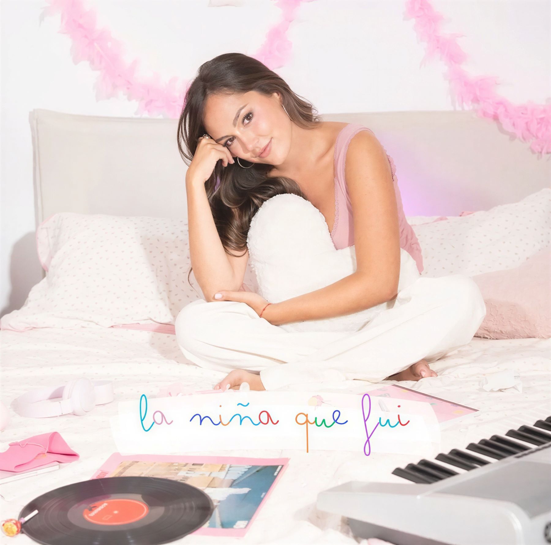 Portada del nuevo disco de María Parrado, 'La niña que fui'
