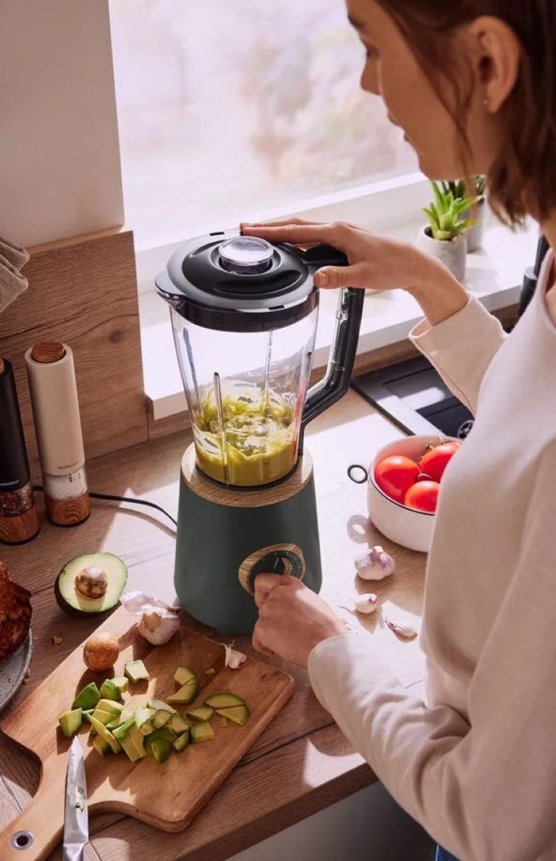 Batidora de pie de diseño en madera