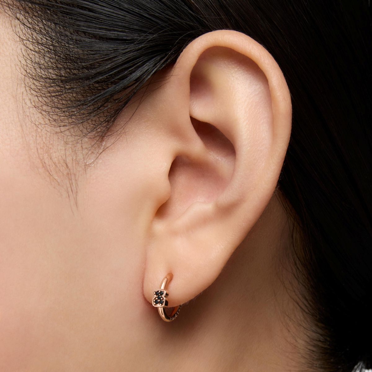 Pendientes aro con baño de oro rosa 18 kt sobre plata y oso y espinelas Motif de Tous