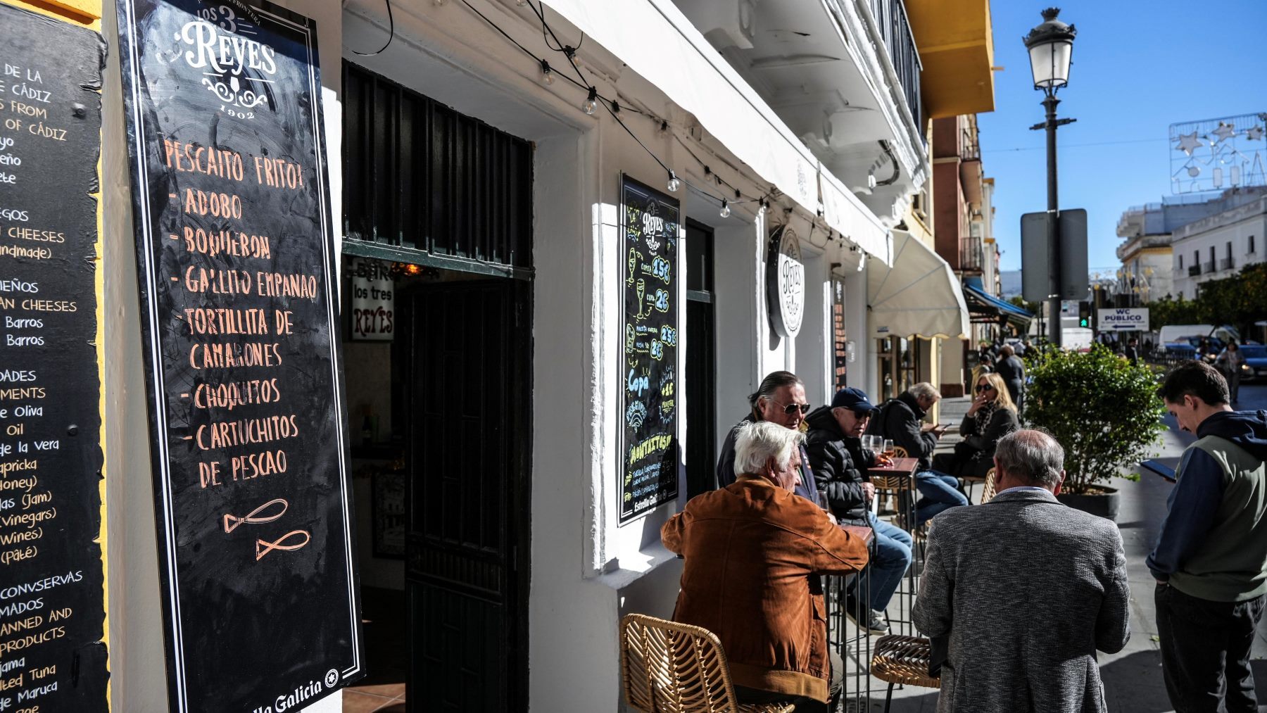 La terraza de Los Tres Reyes, un lugar ideal para disfrutar del mediodía en invierno | El MIRA