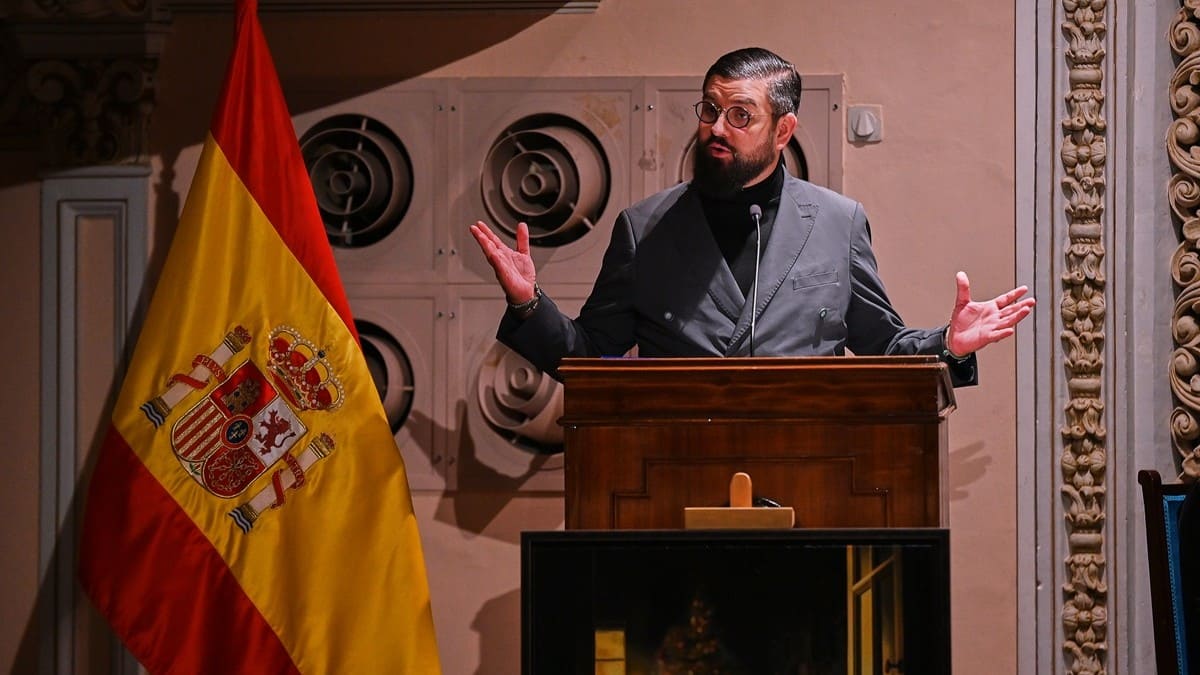 Manu Sánchez, pregonero de la Navidad en Sevilla, durante su alocución | Salvador López Medina