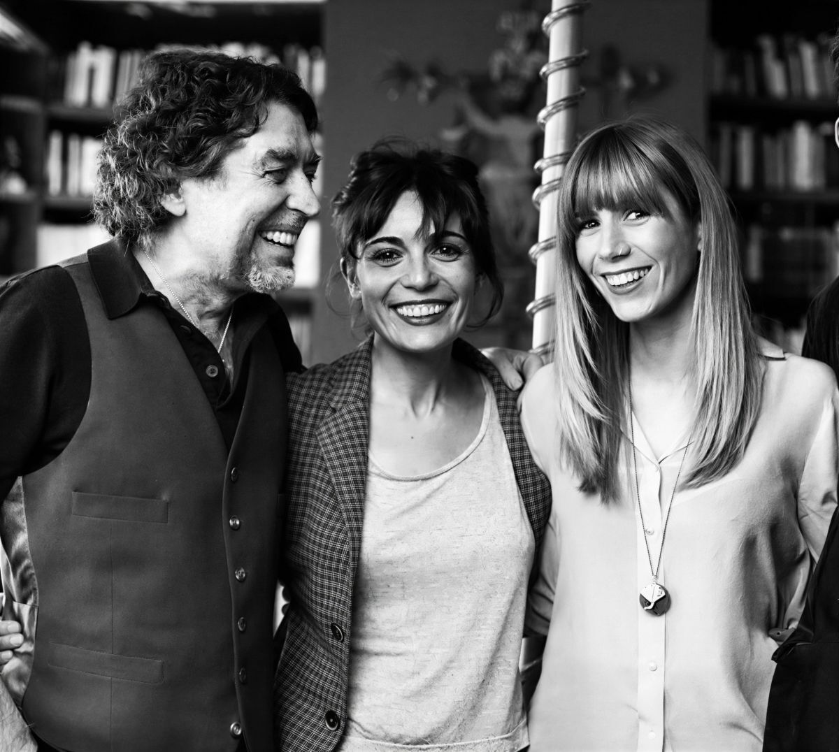 Joaquín Sabina y sus hijas