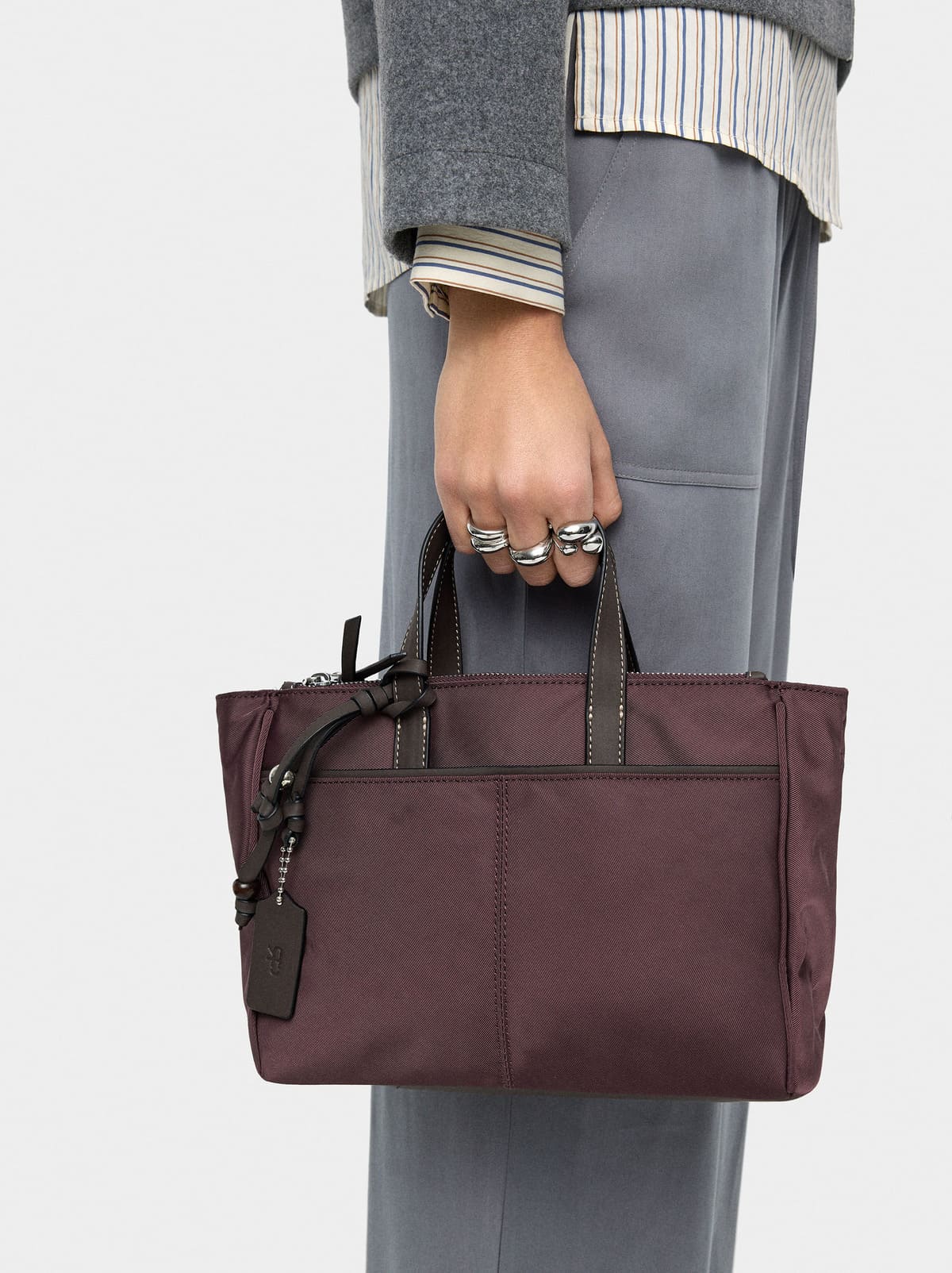 Bolso tote de nylon con bandolera