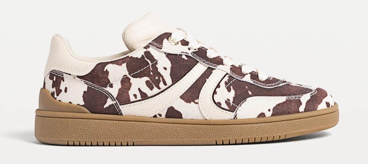 Zapatillas print efecto pelo de Stradivarius