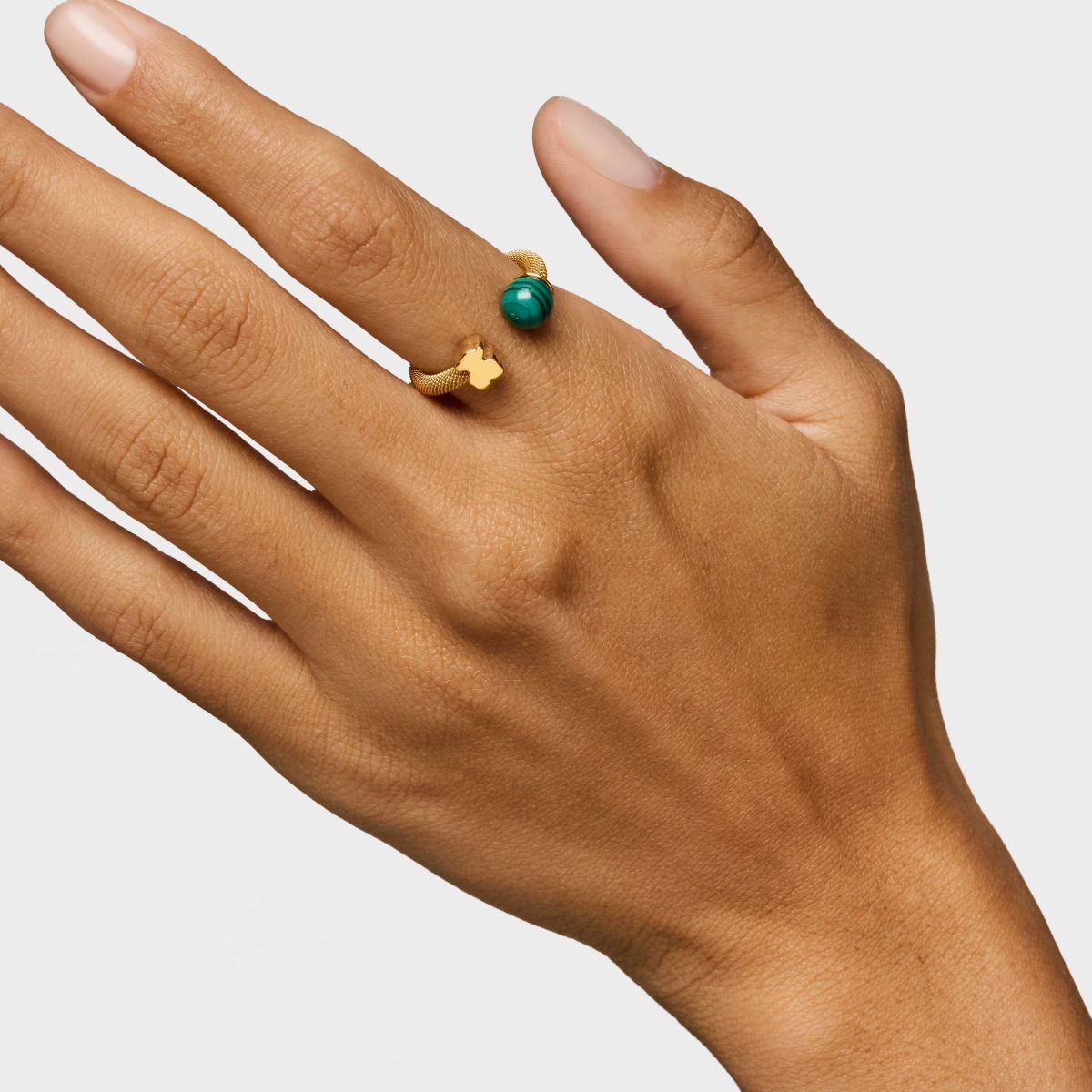 Anillo abierto de acero dorado y malaquita Icon Mesh de Tous