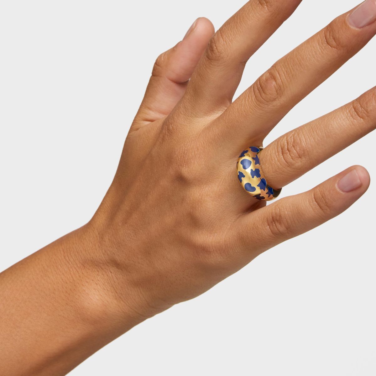 Anillo con baño de oro de 18 kt sobre plata y motivos azules Warm de Tous