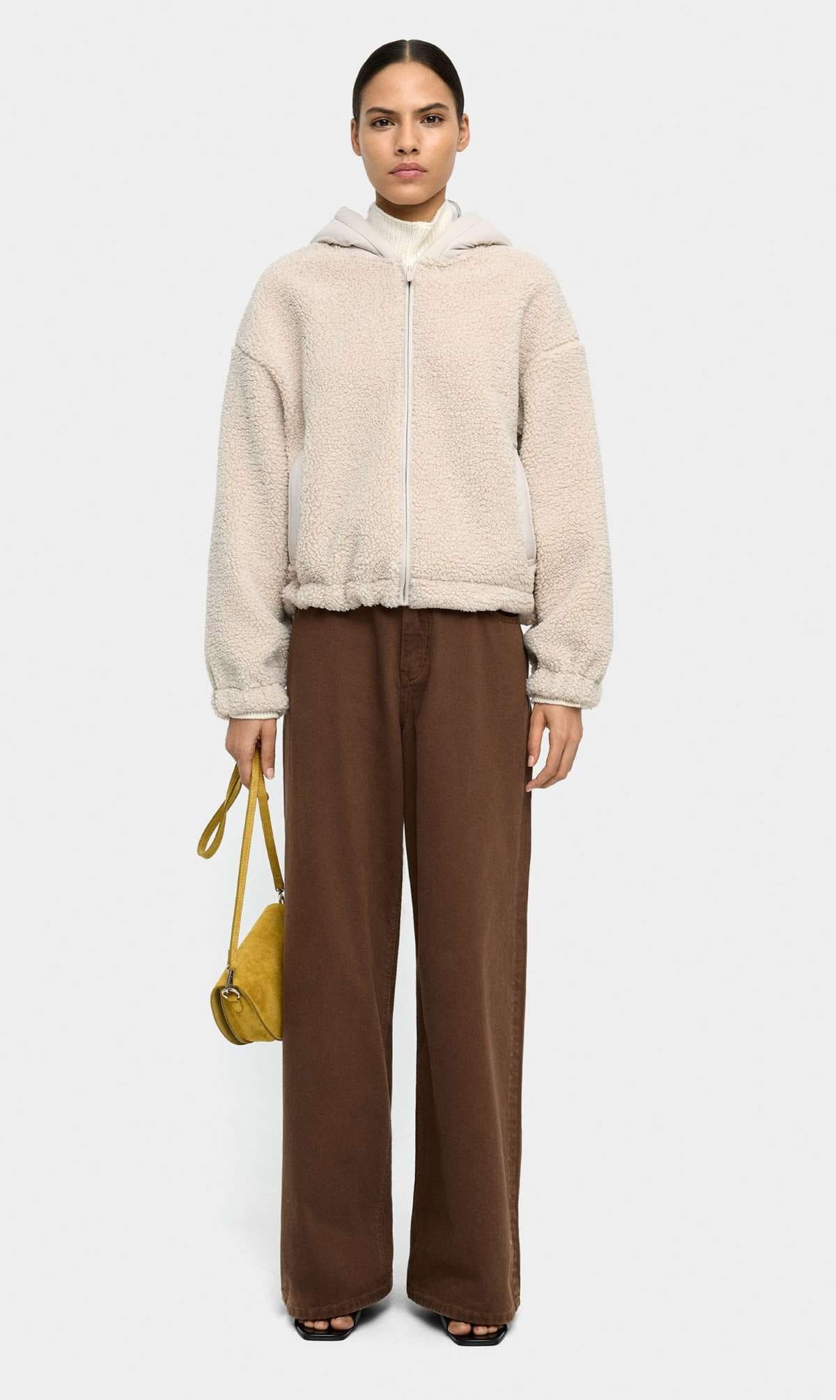 Abrigo efecto sherpa con capucha de Parfois