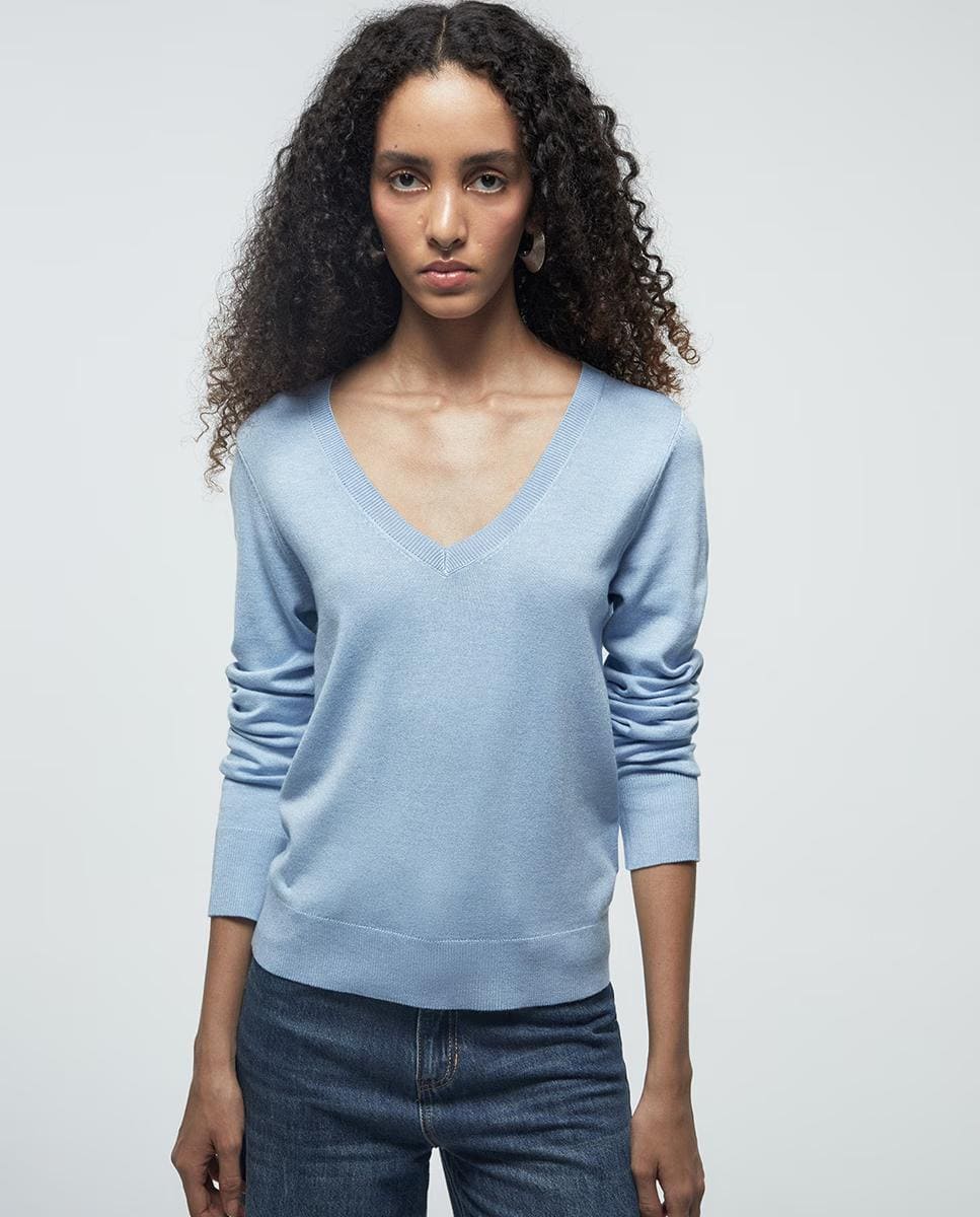 Jersey básico con cuello pico