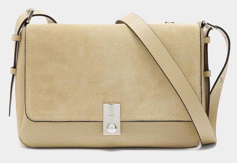 Bandolera con solapa y cierre de cremallera en liso