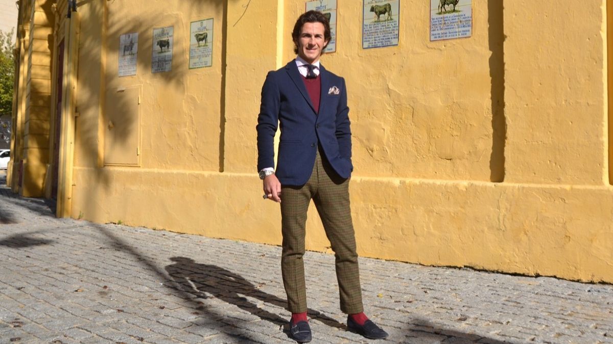 Andrades ante los azulejos taurinos I Breña