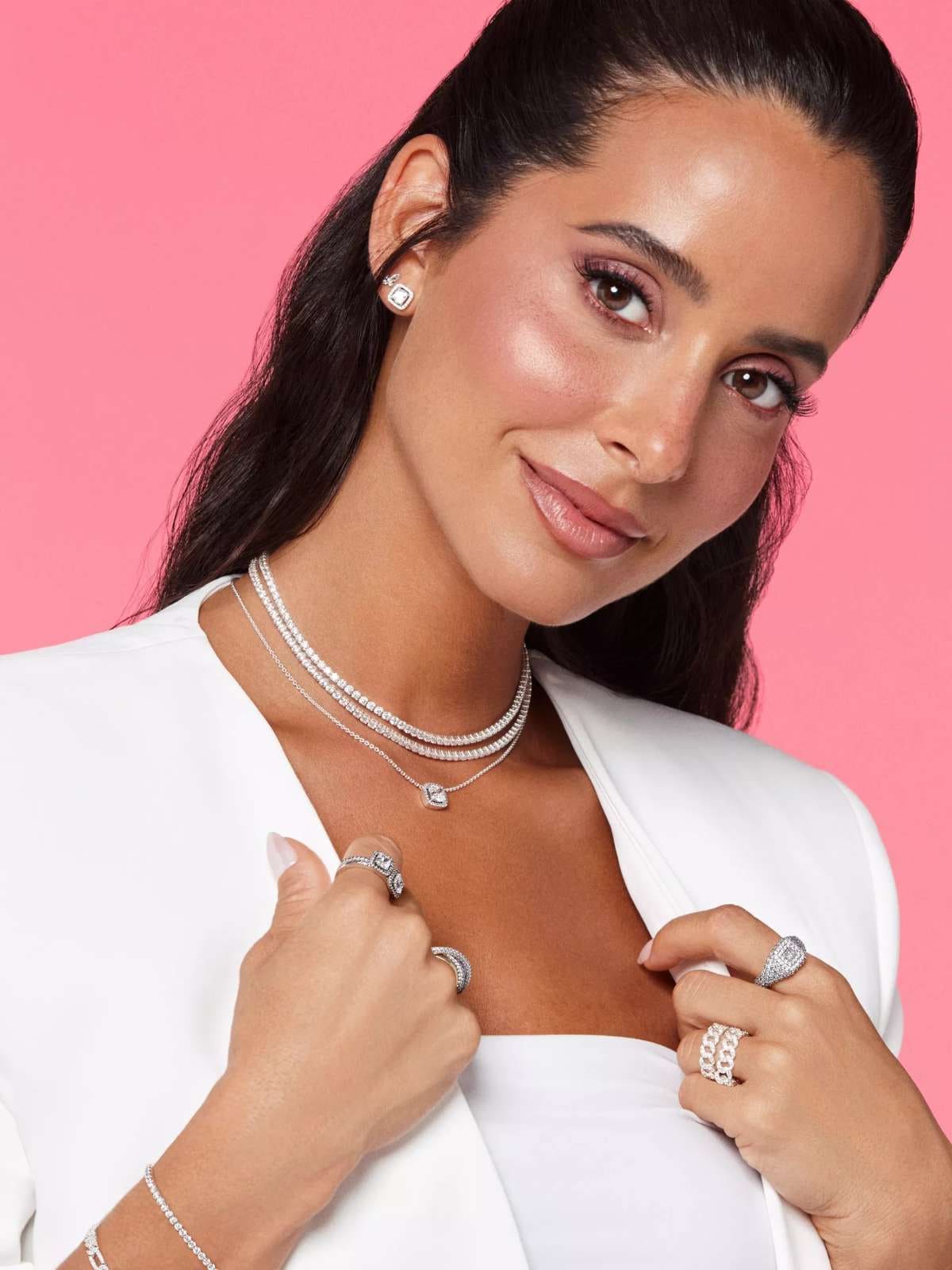 Influencer María Frubies luciendo joyas de Pandora