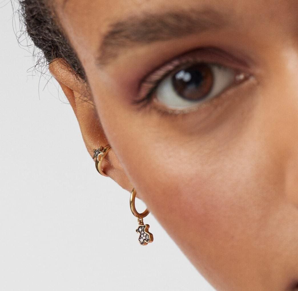 Pendientes aro cortos oso con baño de oro 18 kt sobre plata y diamantes Nocturne de TOUS