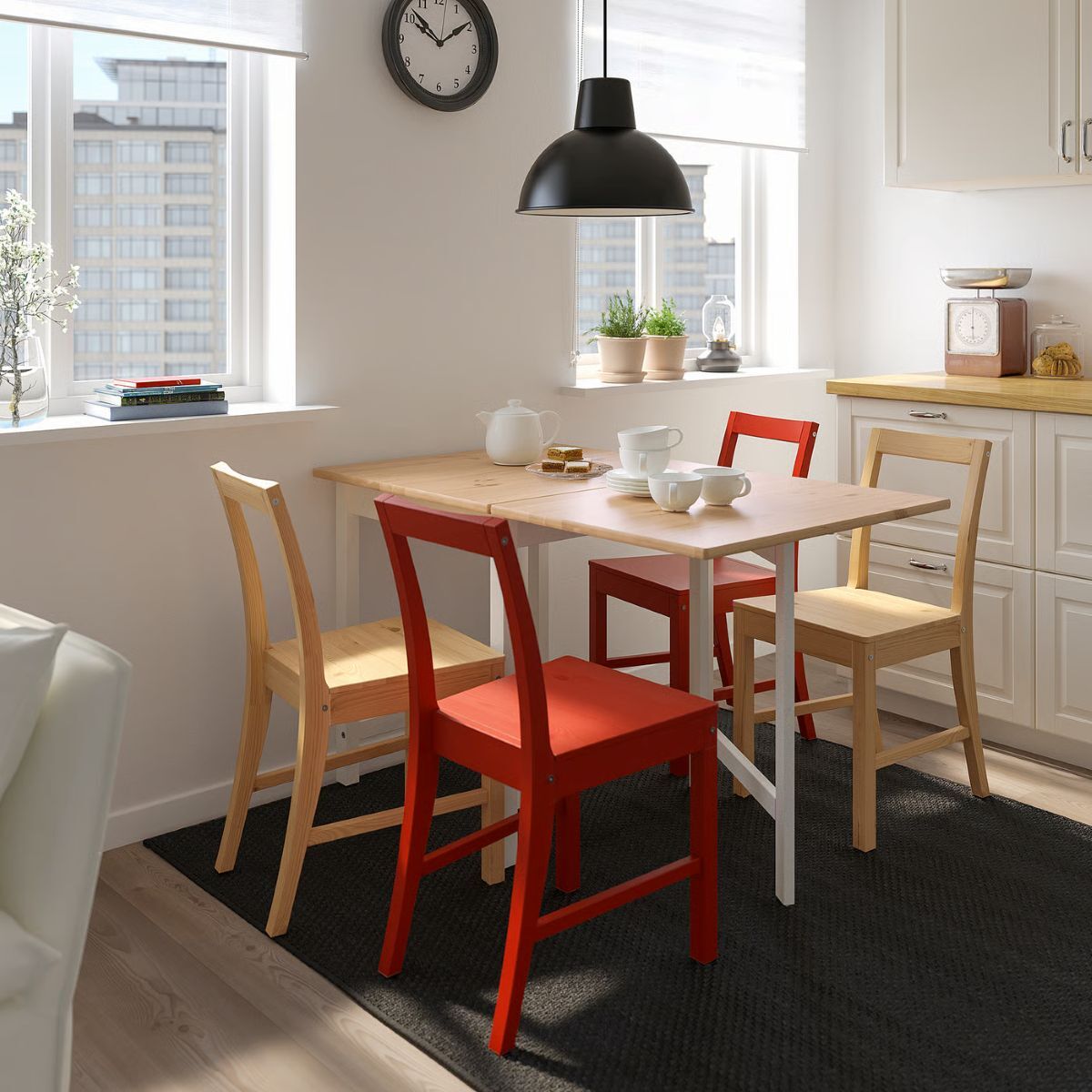 Mesa de alas abatibles de la serie PINNTORP de Ikea