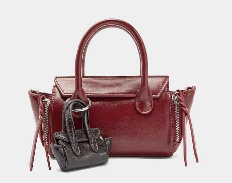 Bolso de mano convertible a bandolera con bolsillos decorativos