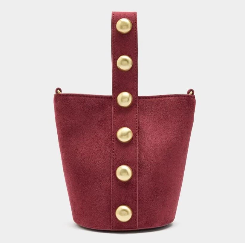 Bolso de mano multiposición con cierre de imán y tachuelas