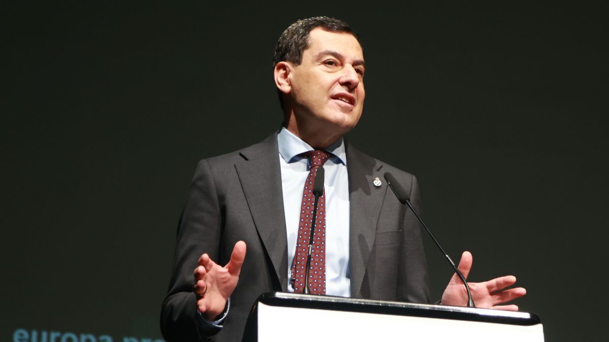 Juanma Moreno en el desayuno informativo de Europa Press en Jerez | Cristo García