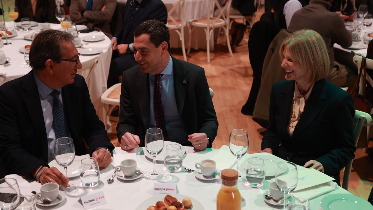 Juanma Moreno en el desayuno informativo de Europa Press en Jerez | Cristo García