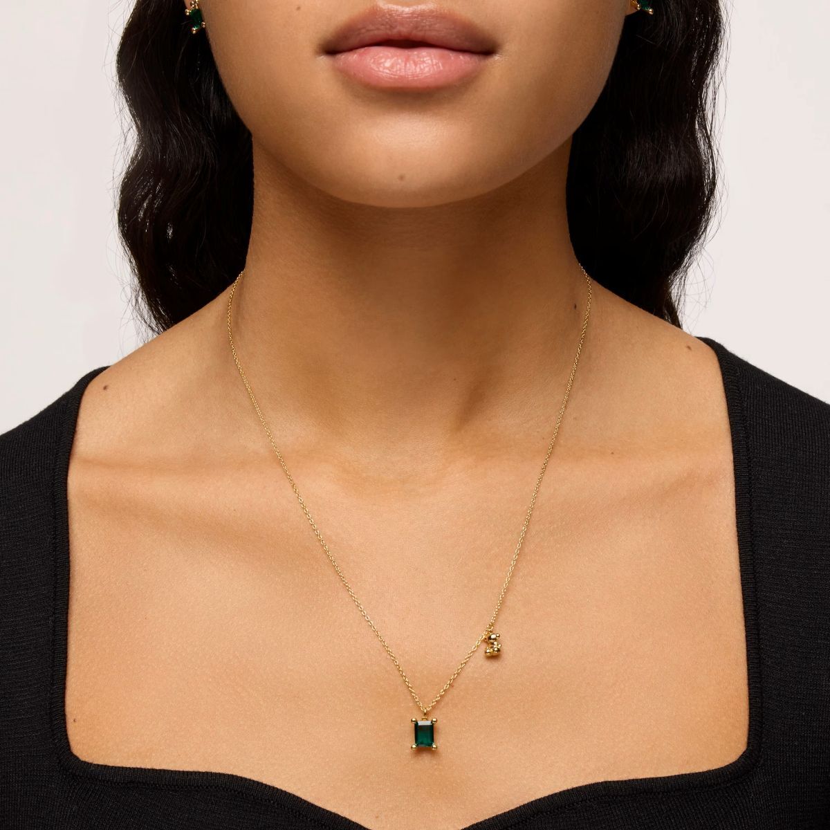 Collar corto motivo oso con baño de oro 18 kt sobre plata y esmeralda creada en laboratorio Bold Bear LGG de Tous