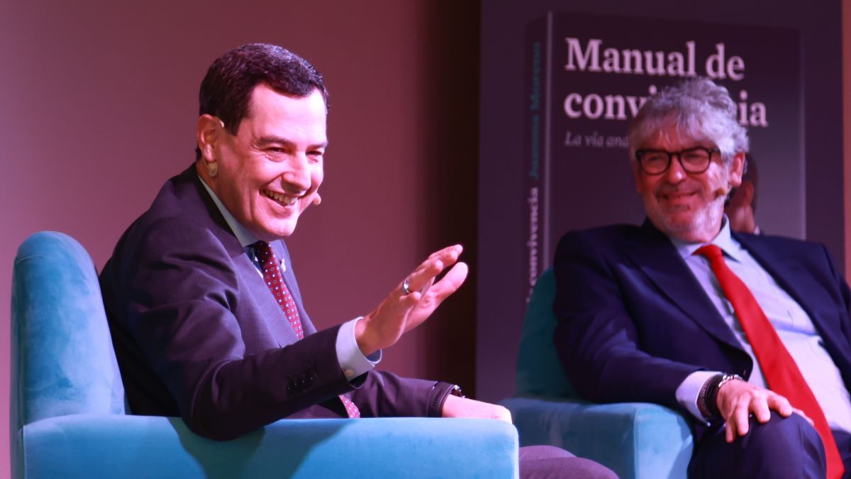 Juanma Moreno presenta su libro en Cádiz | Cristo García