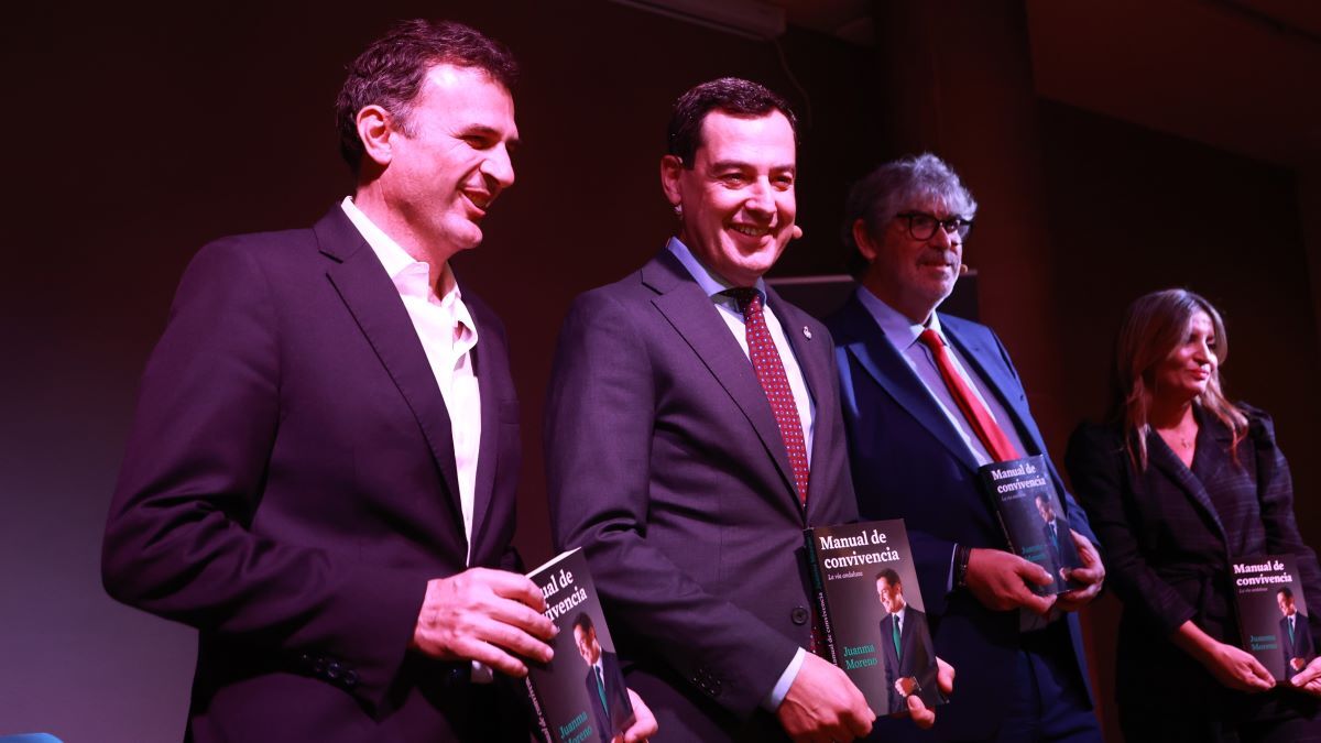Juanma Moreno presenta su libro en Cádiz | Cristo García