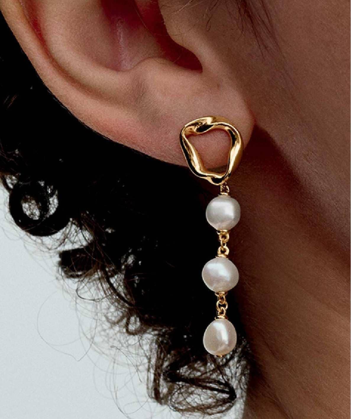 Pendientes Colgantes Círculo Forma Orgánica y Perlas Cultivadas de Agua Dulce Barroca de Pandora