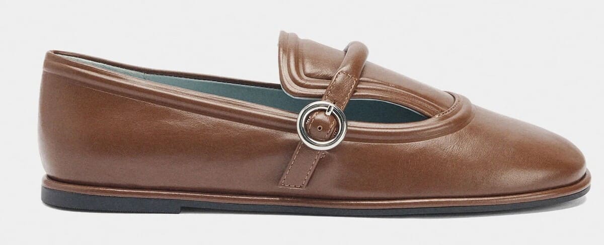 Zapatos planos de piel con hebilla