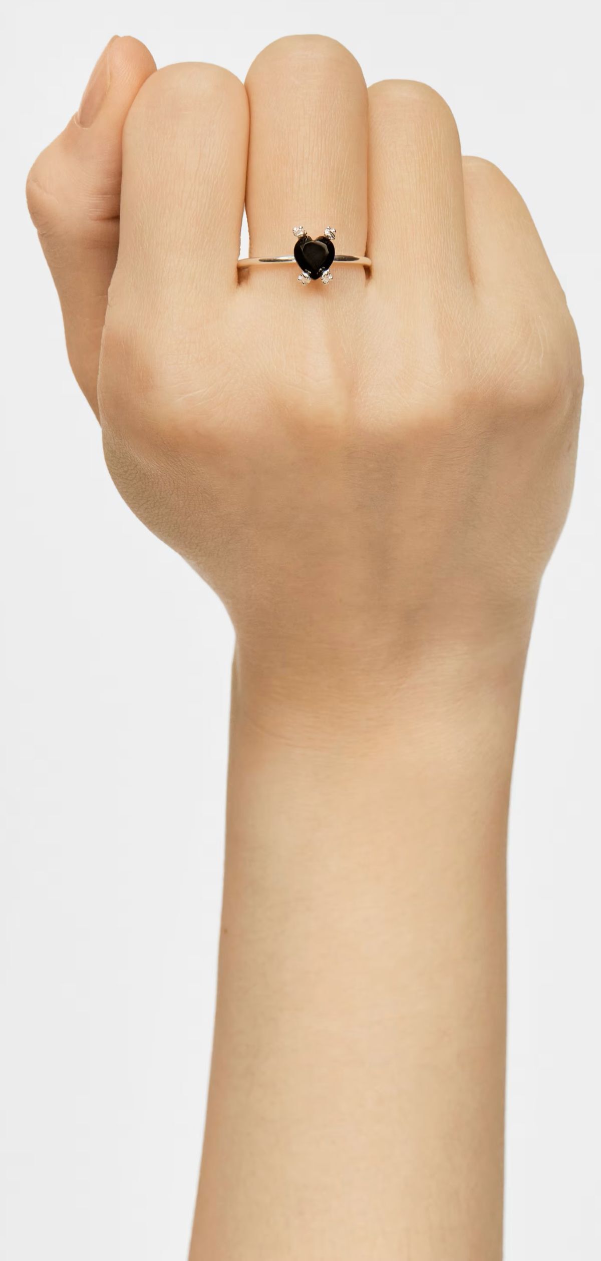 Anillo corazón de plata y ónix Color Pills de Tous