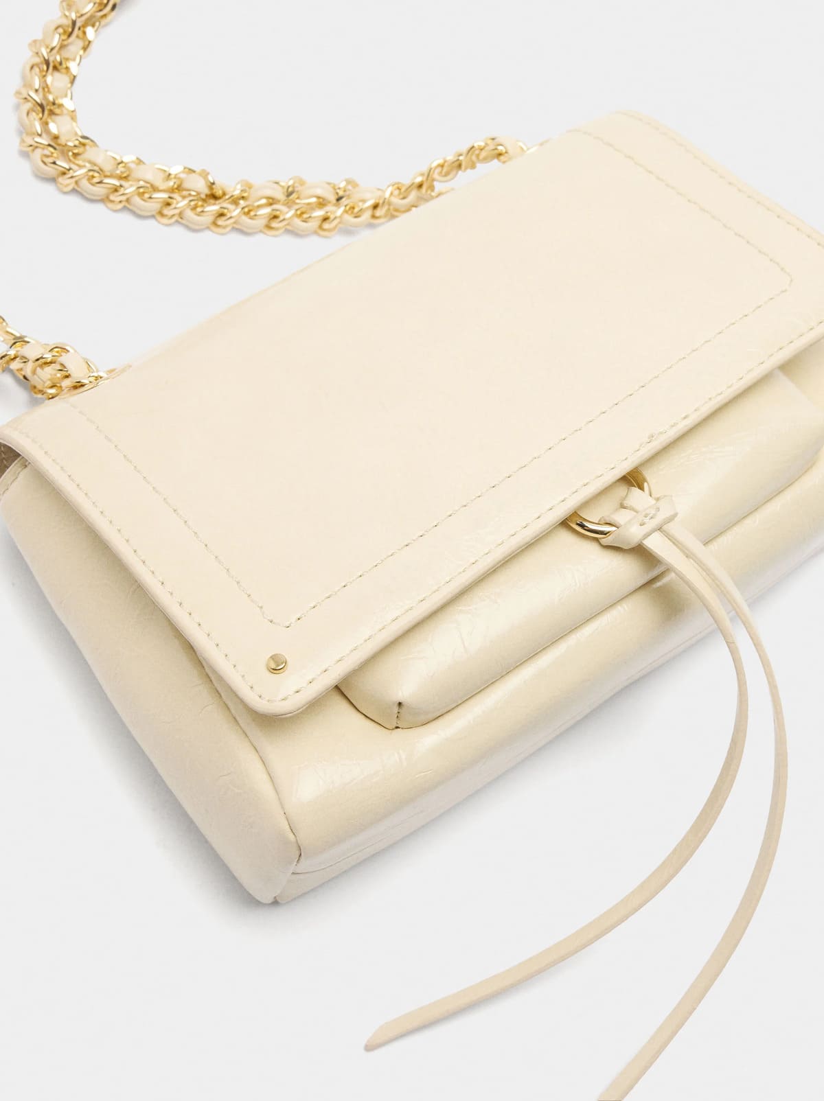 Bolso de hombro con solapa