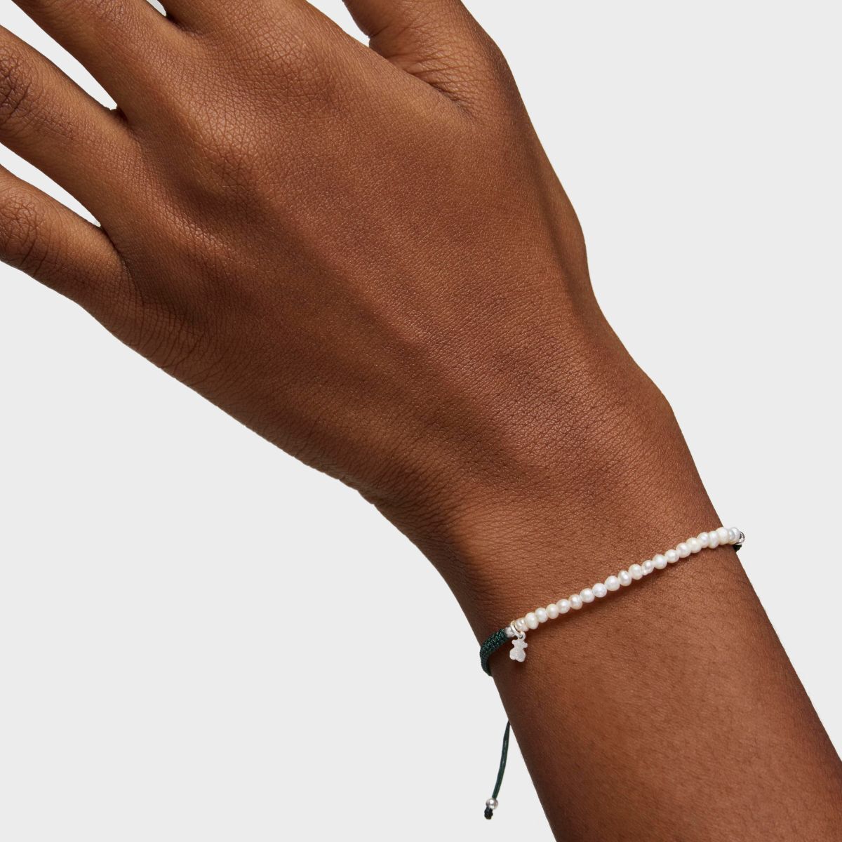 Pulsera de plata, perla cultivada y cordón en color verde TOUS Color