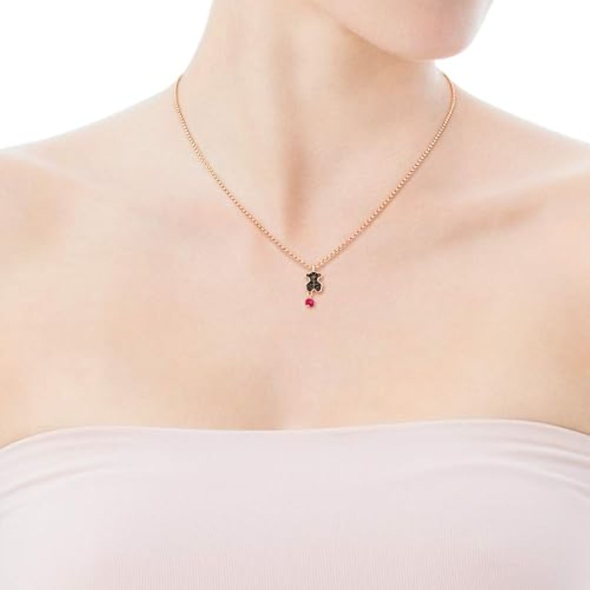 Collar con baño de oro rosa 18Kt sobre plata y colgante de espinela y rubí Tous de Amazon