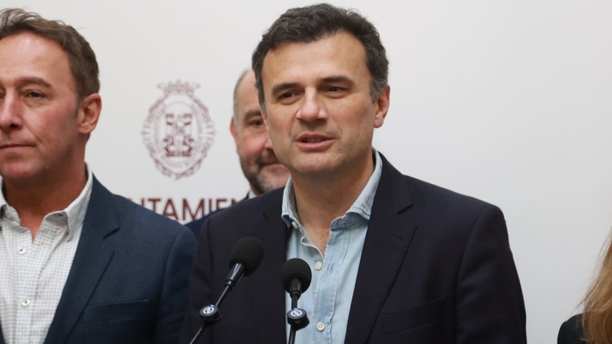 El alcalde de Cádiz, durante la atención a los medios | Cristo García