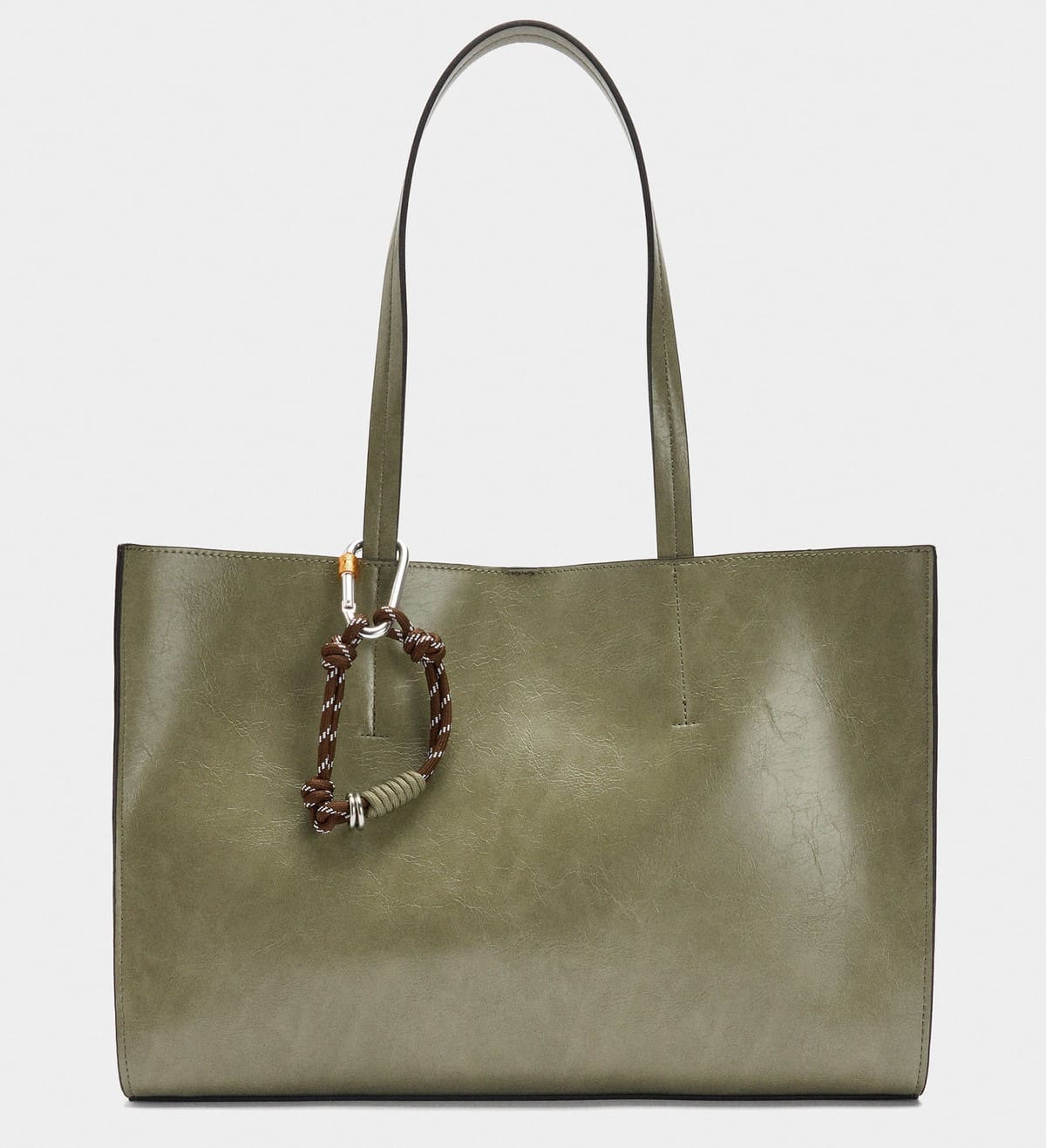 Bolso shopper con colgante