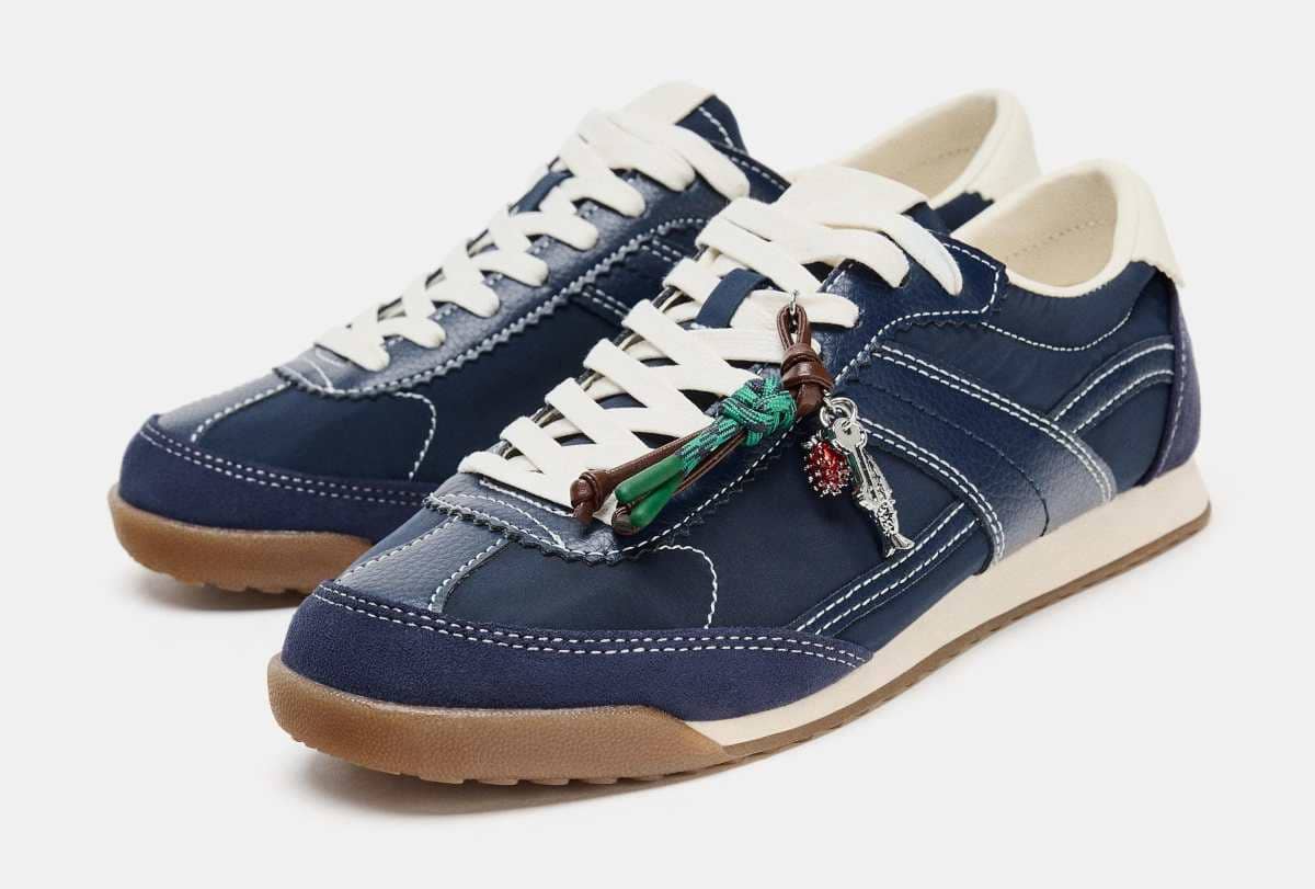 Zapato deportivo charms de Zara