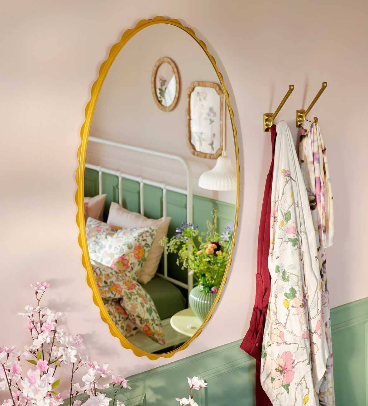 DAGGKAPRIFOL Espejo amarillo oscuro de Ikea