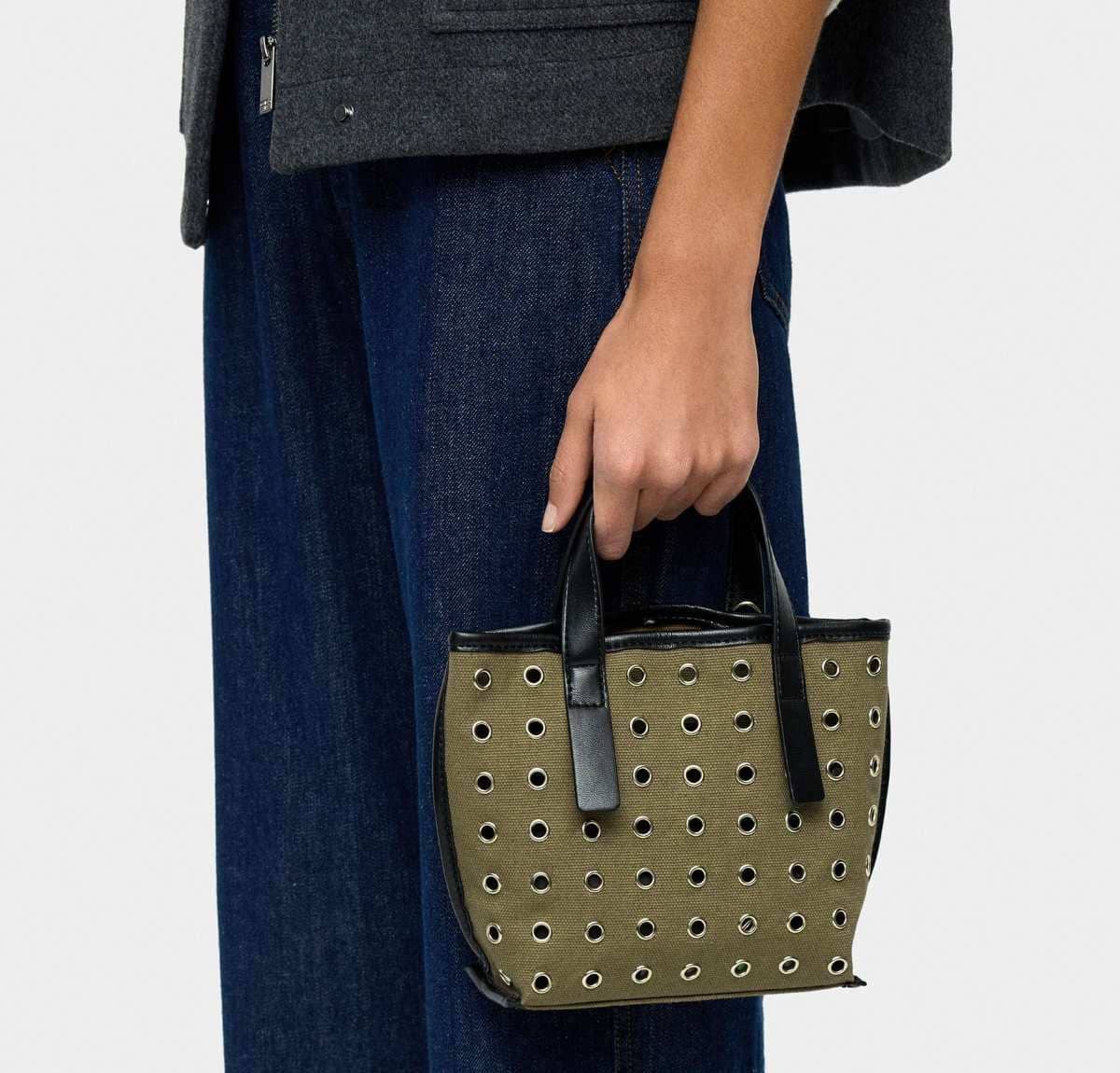Bolso de tela con tachuelas y bolso interior de Parfois