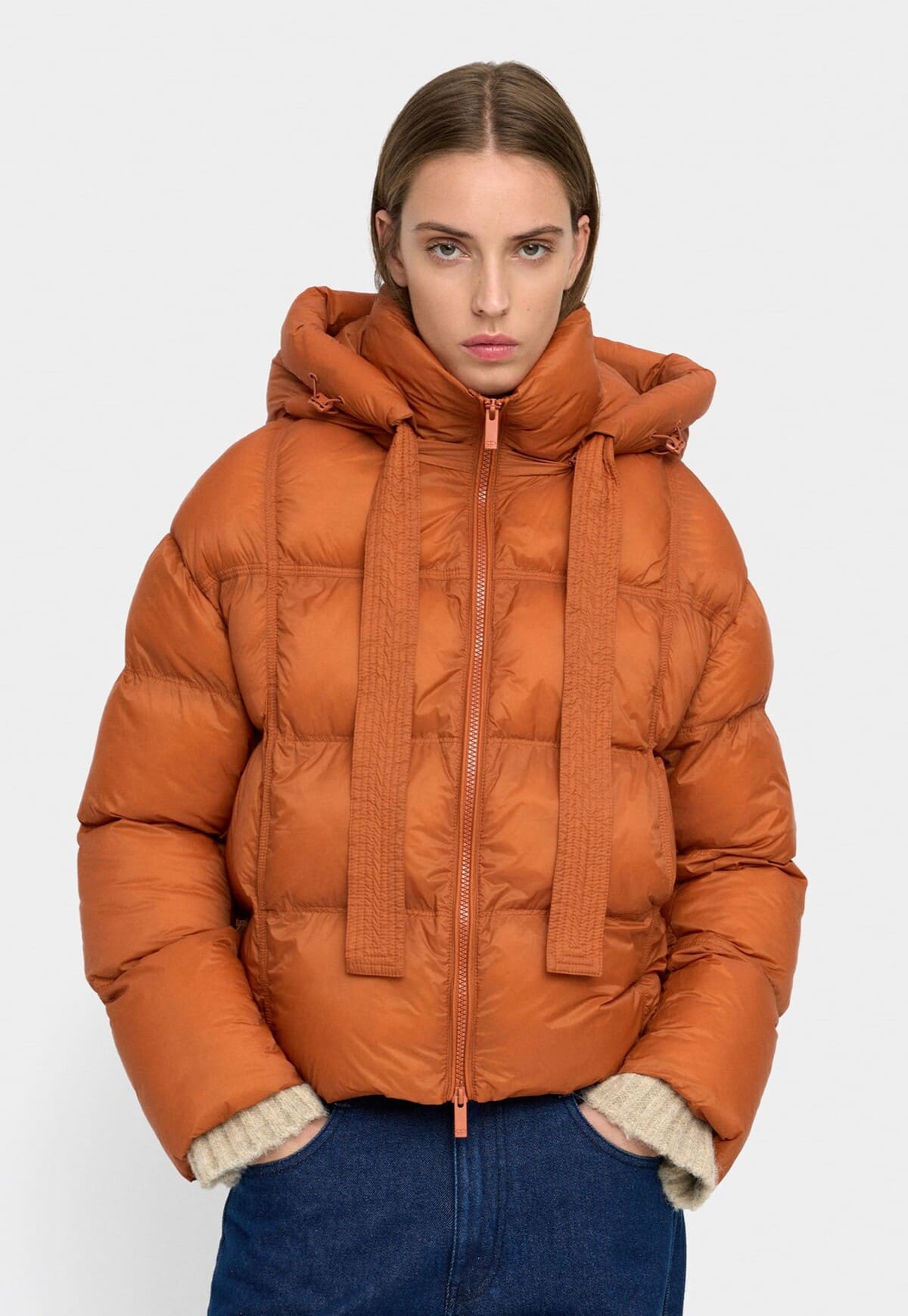 Abrigo acolchado con capucha extraíble