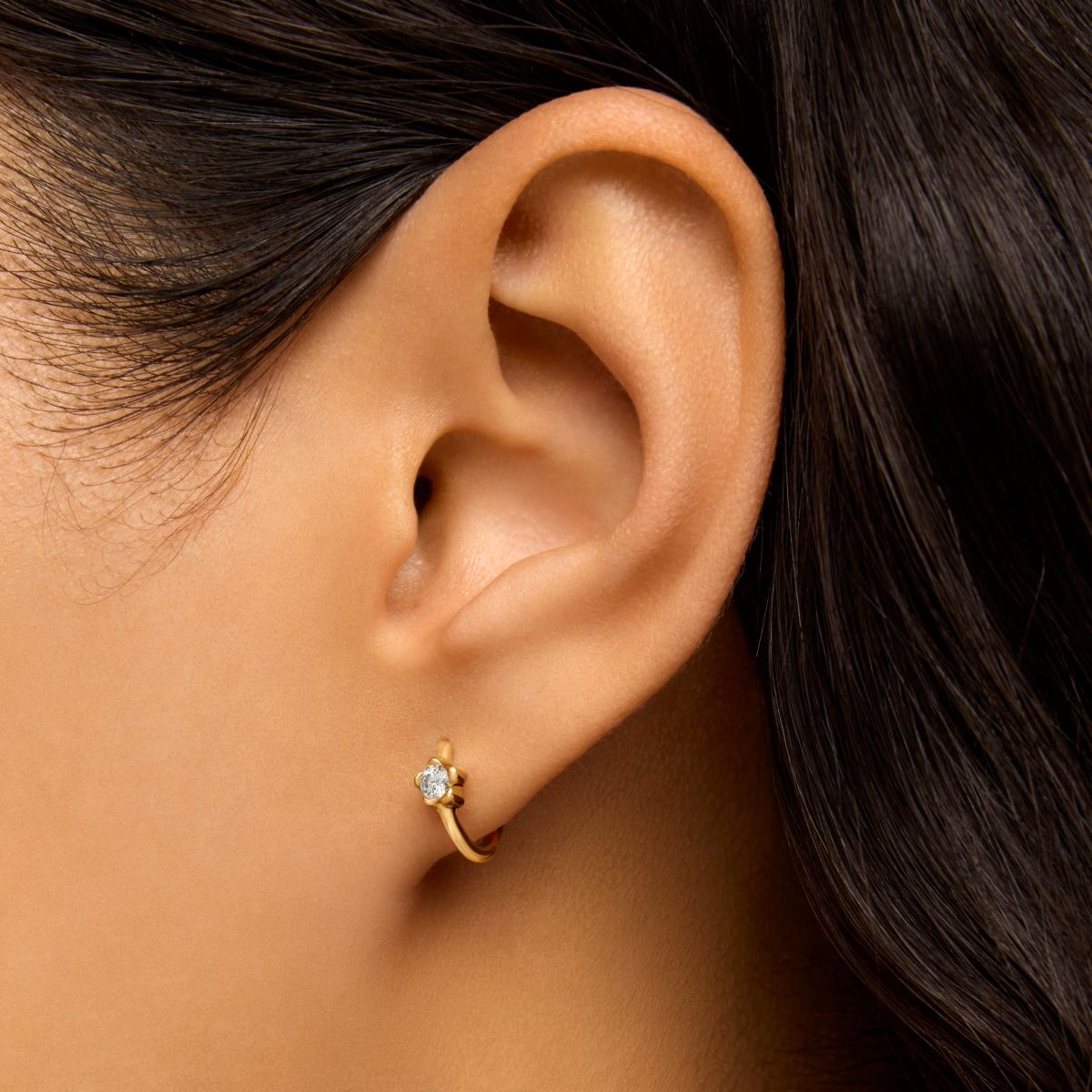 Pendientes aro de oro con diamantes creados en laboratorio y motivo flor TOUS Lili