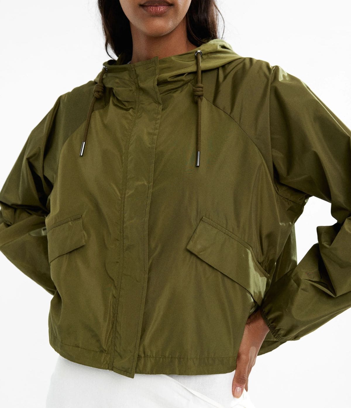 Chaqueta satinada con capucha