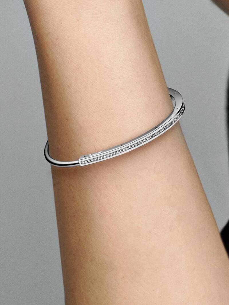 Pulsera rígida Pandora Signature I-D Pavé