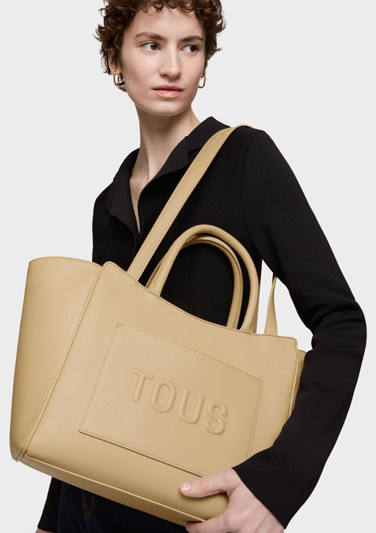 Bolso mediano con cierre de cremallera y doble asa Tous de El Corte Inglés