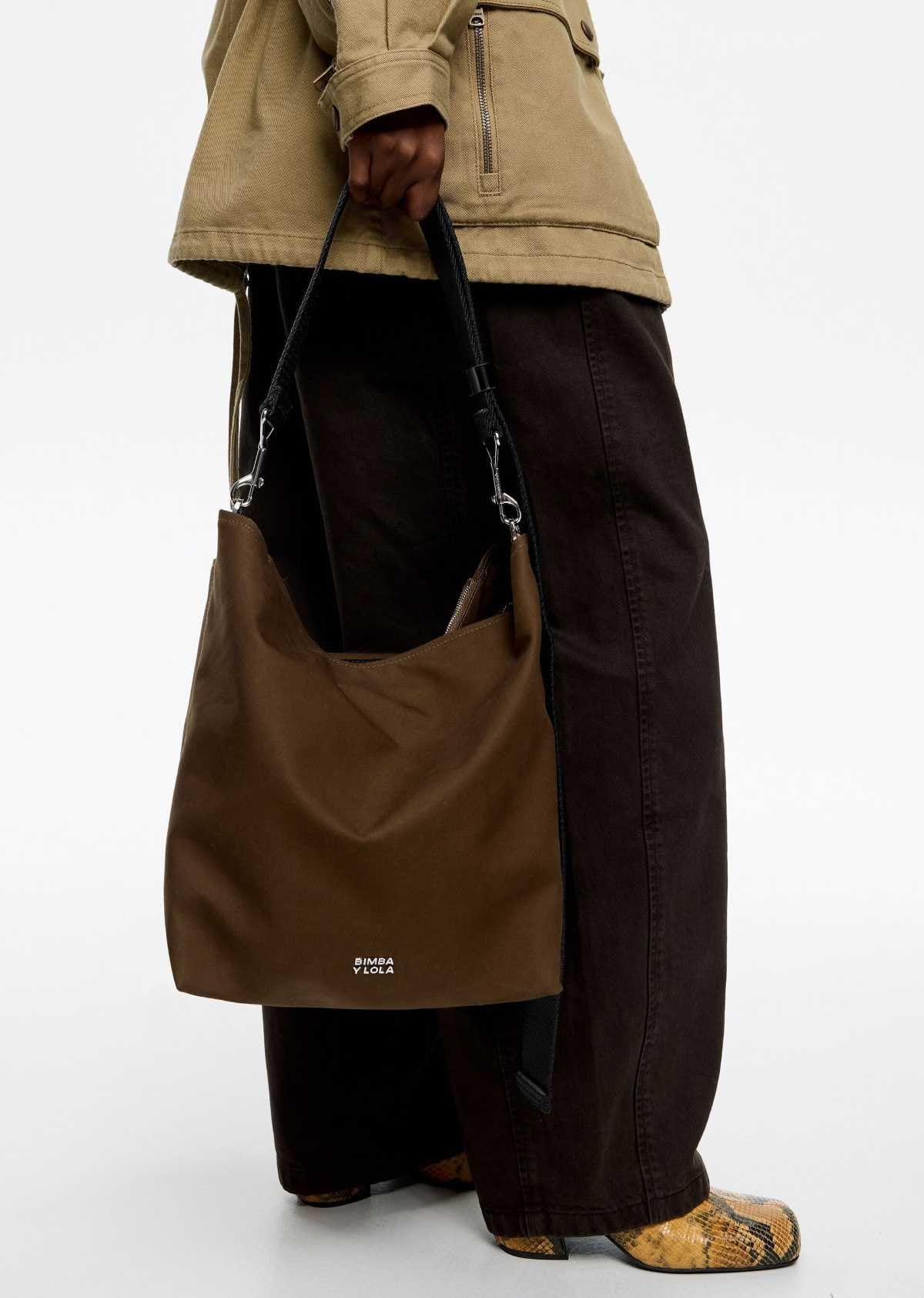 Bolso Carlino grande gabardina encerada caqui oscuro de Bimba y Lola