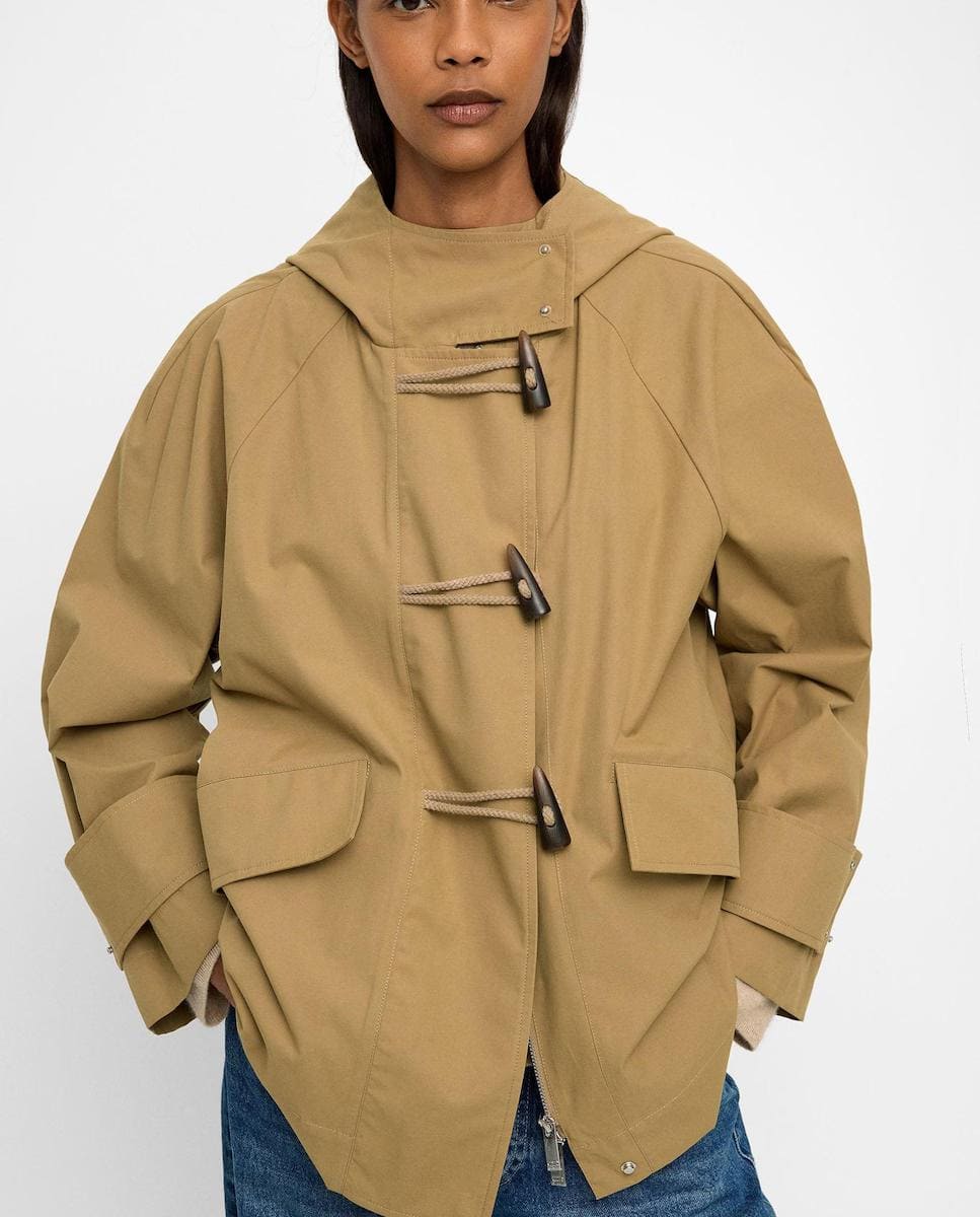 Chaqueta de manga larga con bolsillos laterales en liso