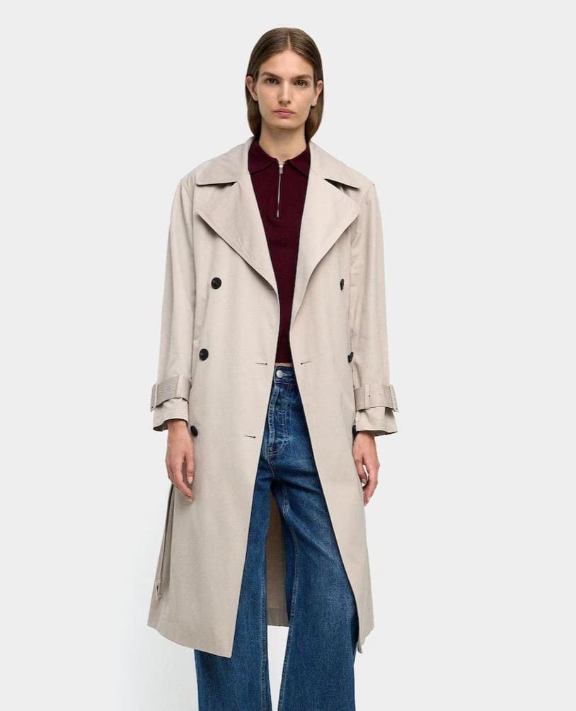 Gabardina larga con detalles de trabilla en mangas