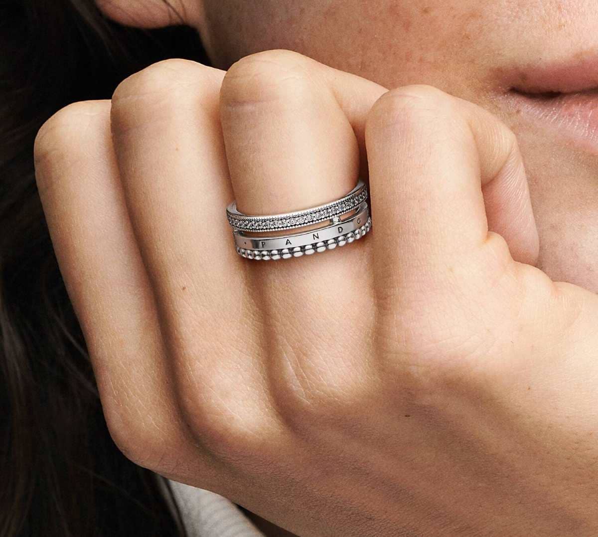 Anillo Pandora Signature Logo Pavé y Cuentas de Pandora